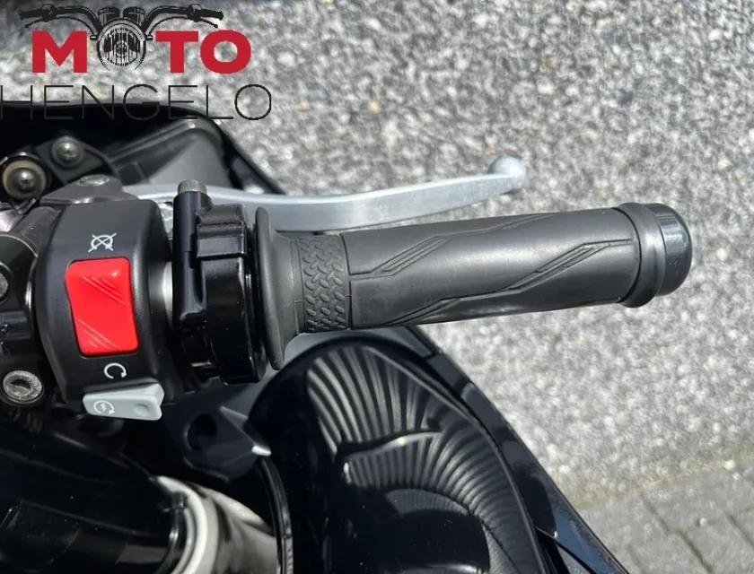 Yamaha YZF R1