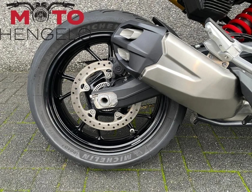 BMW F 900 XR
