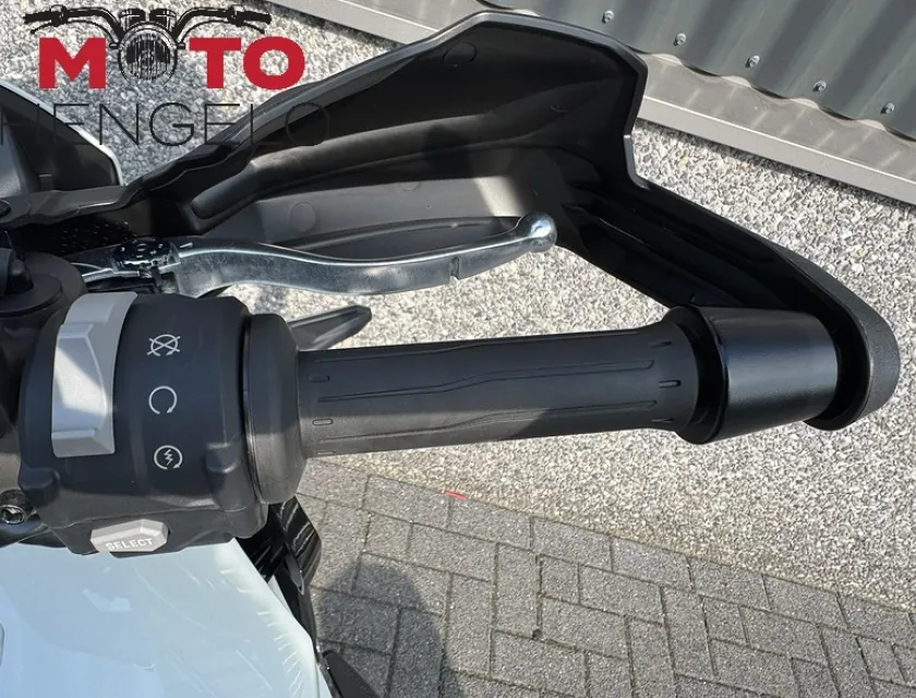 Kawasaki VERSYS 1100 SE TOURER+