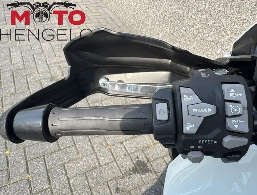Kawasaki VERSYS 1100 SE TOURER+